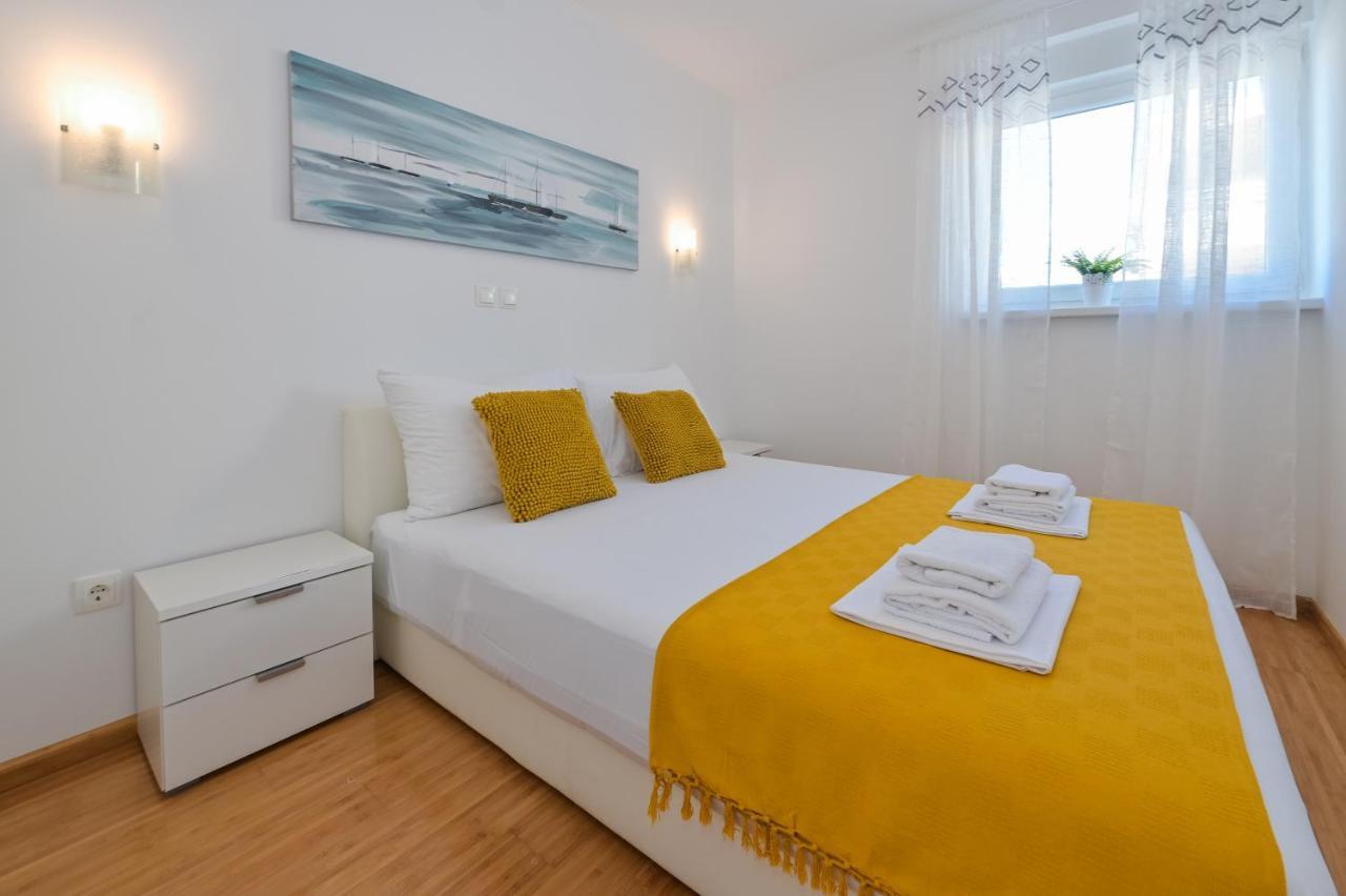 Apartment Funtastic With Private Pool Novaglia Esterno foto