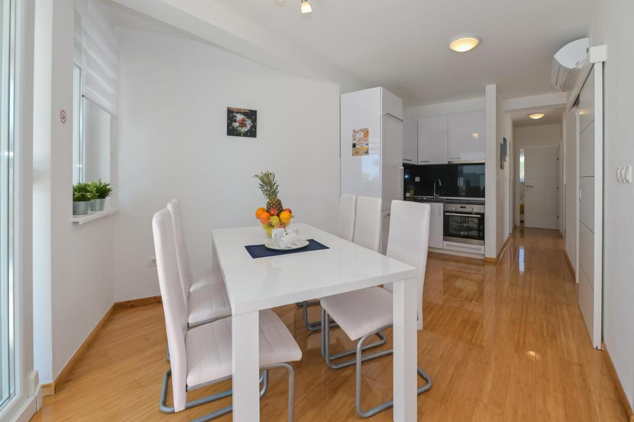 Apartment Funtastic With Private Pool Novaglia Esterno foto