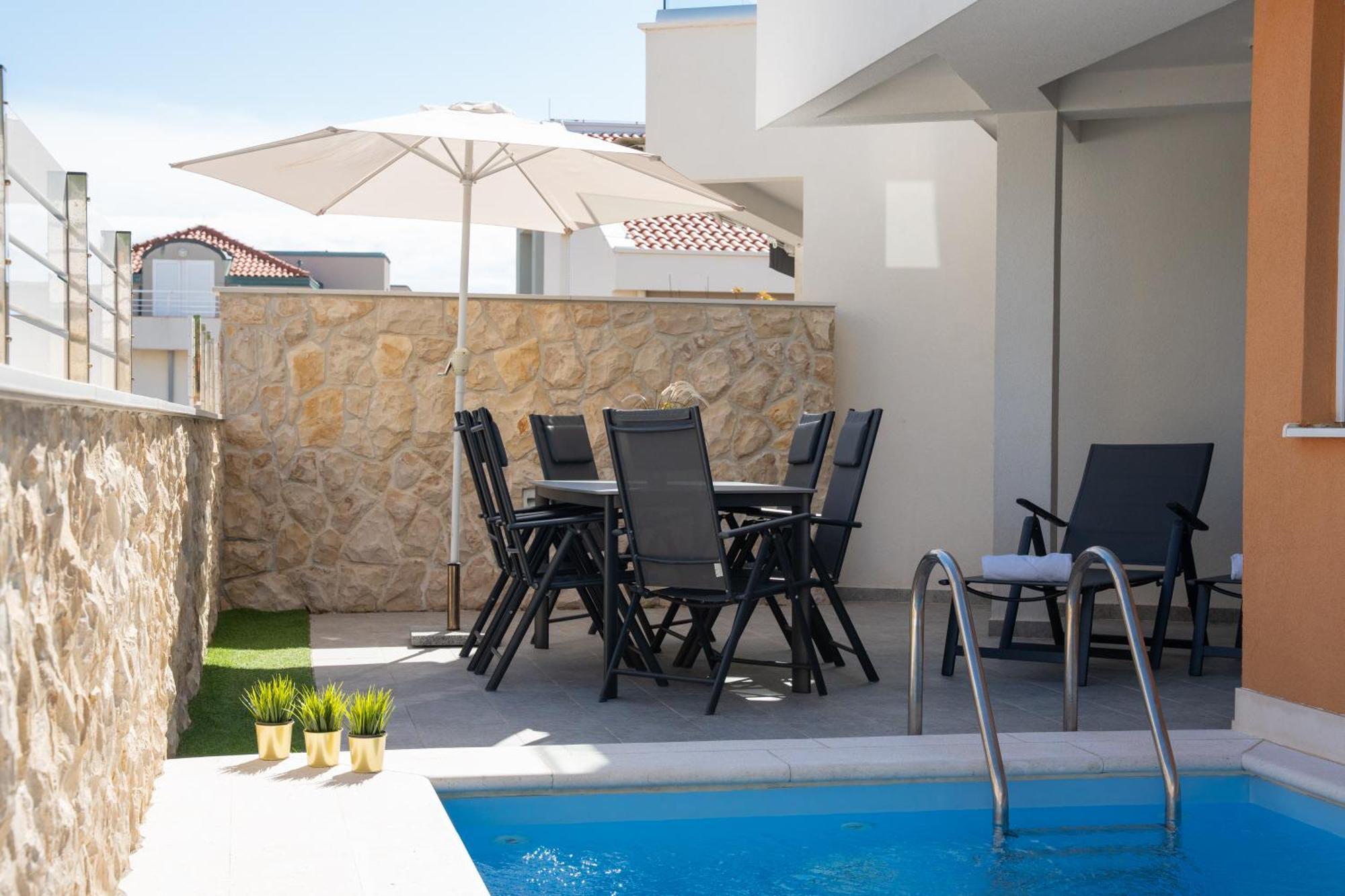 Apartment Funtastic With Private Pool Novaglia Esterno foto