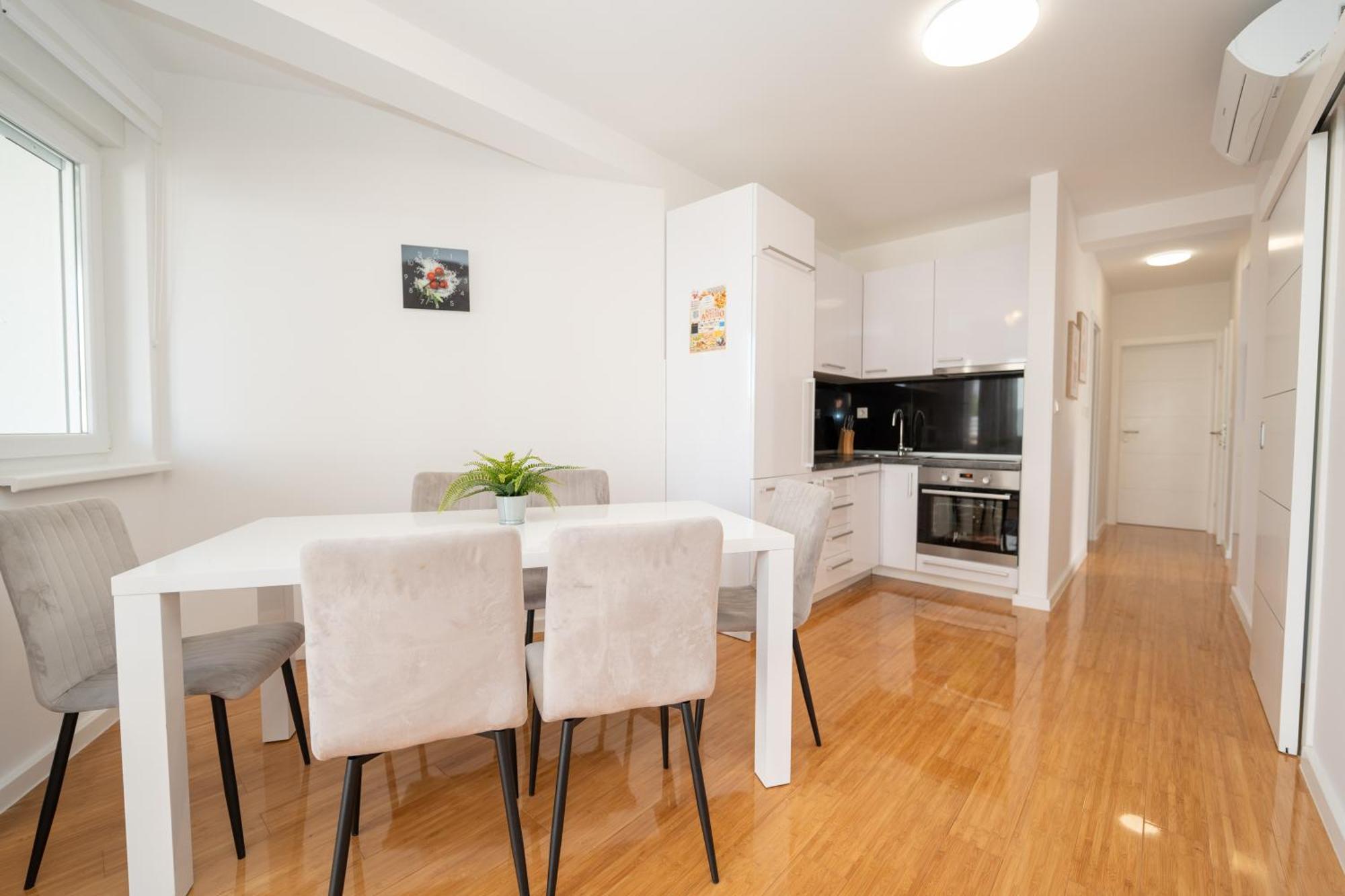 Apartment Funtastic With Private Pool Novaglia Esterno foto